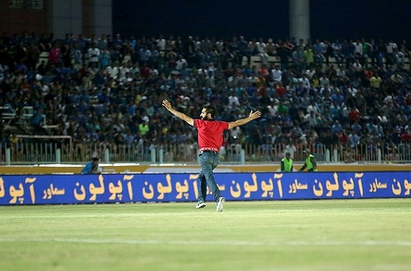 گزارش تصویری حوادث تلخ شب گذشته در وزرشگاه تختی اهواز گزارش تصویری حوادث تلخ شب گذشته در وزرشگاه تختی اهواز