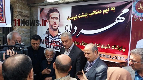 کفاشیان، تاج و بهروان در خانه پدری اولادی