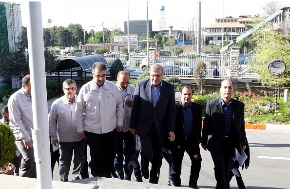 ﻿بازدید اقای بانک از مرکز تحقیقات و نو اوری صنایع خودرو سایپا