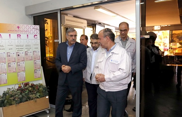﻿بازدید اقای بانک از مرکز تحقیقات و نو اوری صنایع خودرو سایپا