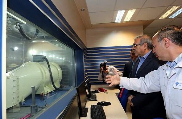 ﻿بازدید اقای بانک از مرکز تحقیقات و نو اوری صنایع خودرو سایپا