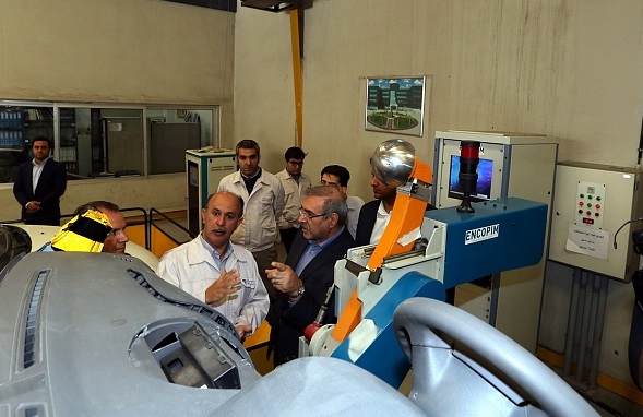 ﻿بازدید اقای بانک از مرکز تحقیقات و نو اوری صنایع خودرو سایپا