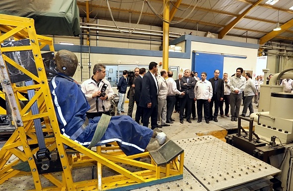 ﻿بازدید اقای بانک از مرکز تحقیقات و نو اوری صنایع خودرو سایپا