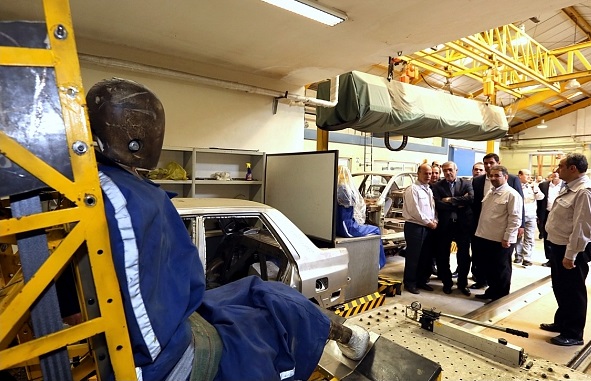 ﻿بازدید اقای بانک از مرکز تحقیقات و نو اوری صنایع خودرو سایپا