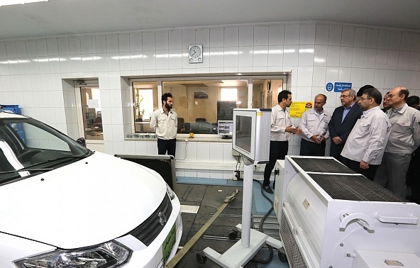 ﻿بازدید اقای بانک از مرکز تحقیقات و نو اوری صنایع خودرو سایپا