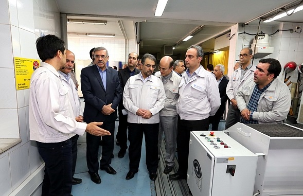 ﻿بازدید اقای بانک از مرکز تحقیقات و نو اوری صنایع خودرو سایپا