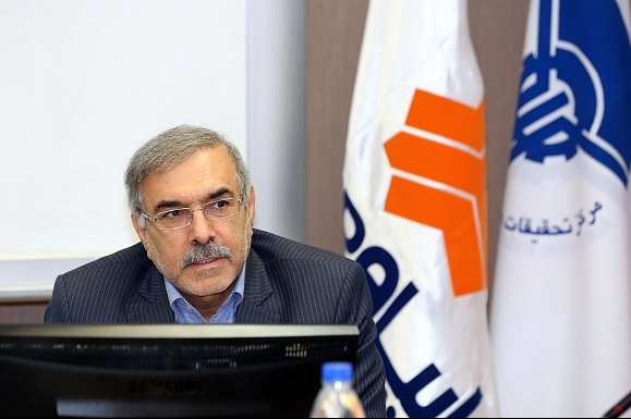 ﻿بازدید اقای بانک از مرکز تحقیقات و نو اوری صنایع خودرو سایپا