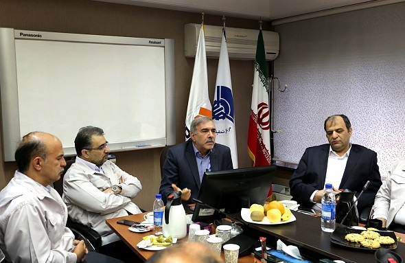 ﻿بازدید اقای بانک از مرکز تحقیقات و نو اوری صنایع خودرو سایپا