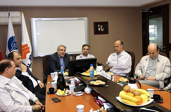 ﻿بازدید اقای بانک از مرکز تحقیقات و نو اوری صنایع خودرو سایپا