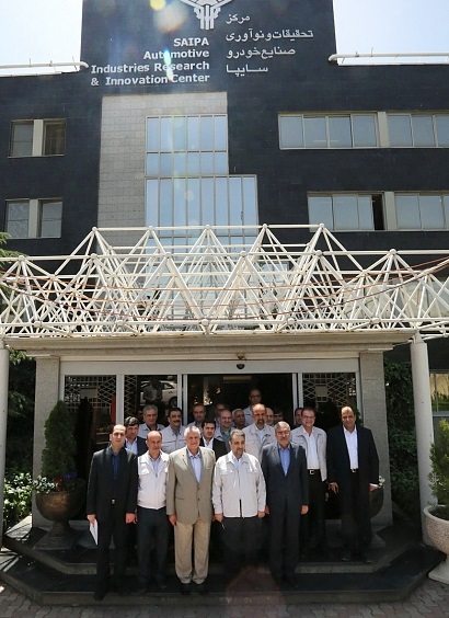 ﻿بازدید اقای بانک از مرکز تحقیقات و نو اوری صنایع خودرو سایپا