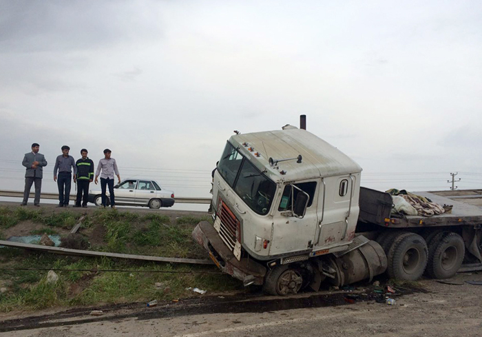 تصادف پراید و تریلر (تصاویر)