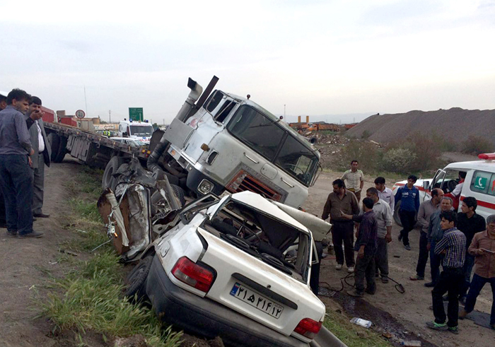 تصادف پراید و تریلر (تصاویر)