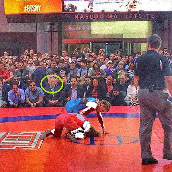 لبخند رضایت فتح الله زاده حین تماشای کشتی زنان در آمریکا (تصویر) لبخند رضایت فتح الله زاده حین تماشای کشتی زنان در آمریکا (تصویر)