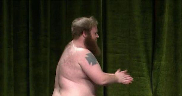 نامزد ریاست حزب آزادی‌خواه آمریکا لخت شد! (تصویر)