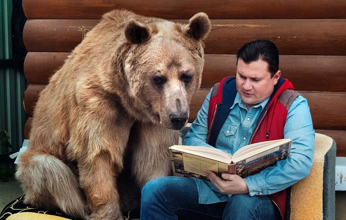 فرزندخوانده غول‌پیکر زوج روسی (تصاویر)