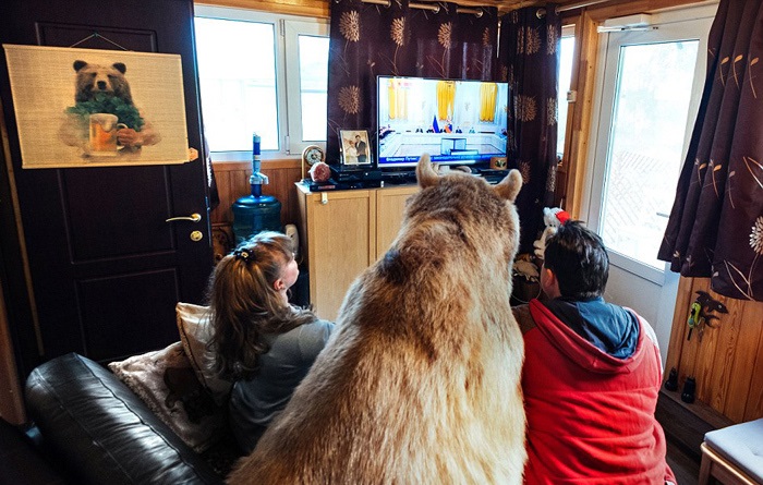 فرزندخوانده غول‌پیکر زوج روسی (تصاویر)