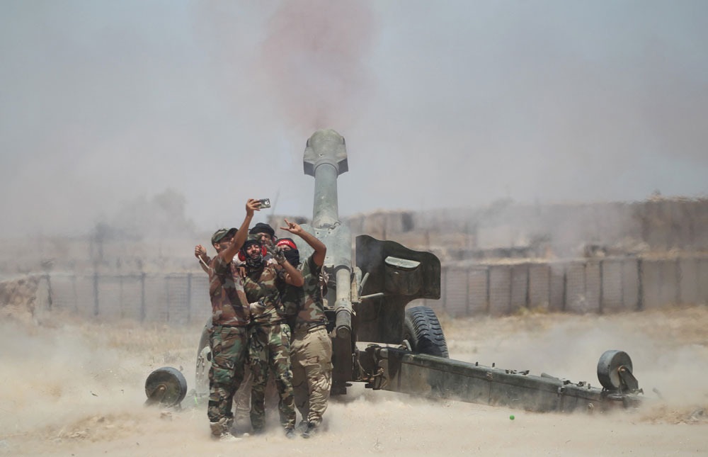 گرفتن سلفی در بحبوحه عملیات فلوجه (تصویر)