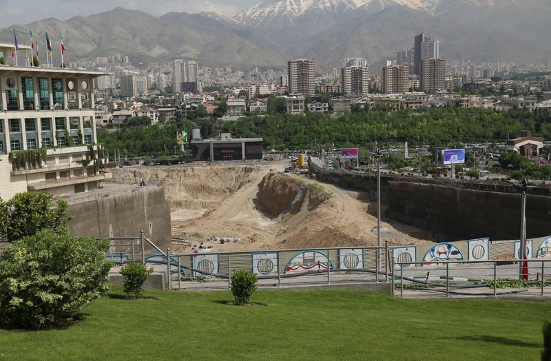 کلافگی میلاد، وسط برج‌های دوقلو