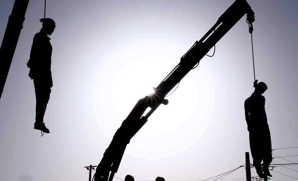 اجرای حکم اعدام مرد ژله‌ای و یک متجاوز به عنف در شیراز (تصاویر)