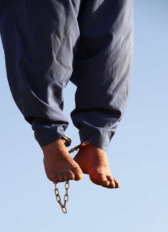 اجرای حکم اعدام مرد ژله‌ای و یک متجاوز به عنف در شیراز (تصاویر)