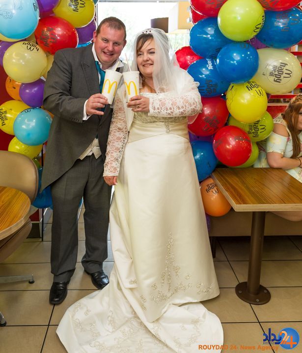 جشن عروسی در ساندویچی (تصاویر)