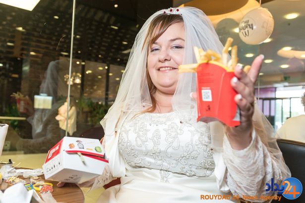 جشن عروسی در ساندویچی (تصاویر)
