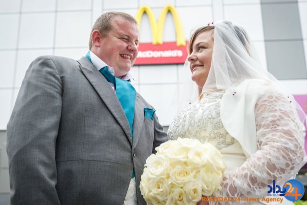 جشن عروسی در ساندویچی (تصاویر)