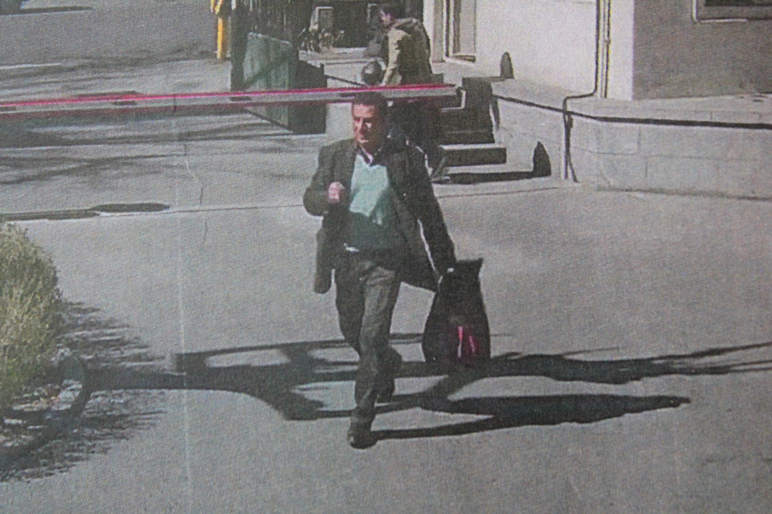 دزد خوابگاه دخترانه دانشگاه تهران را شناسایی کنید (تصویر) دزد خوابگاه دخترانه دانشگاه تهران را شناسایی کنید (تصویر)