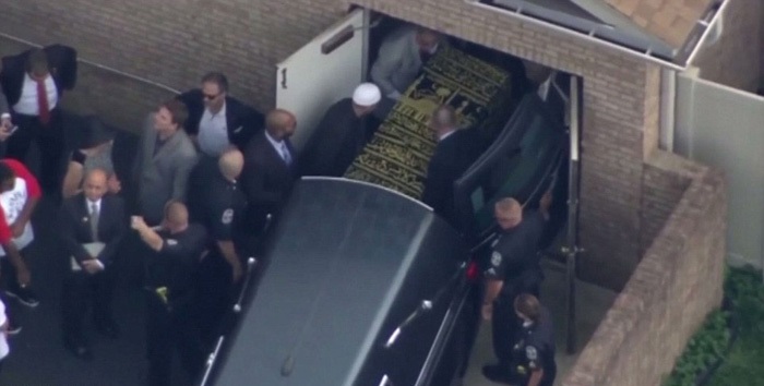 انتقال پیکر محمدعلی کلی به خانه