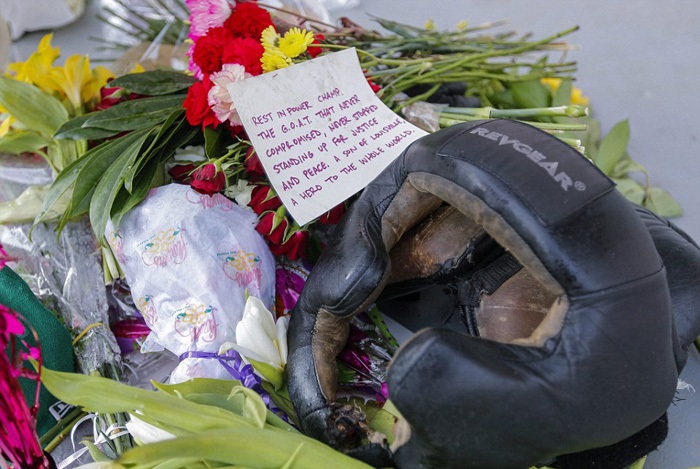 انتقال پیکر محمدعلی کلی به خانه