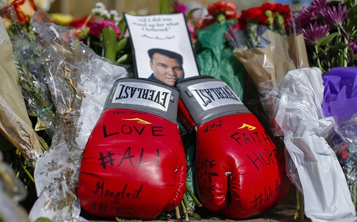 انتقال پیکر محمدعلی کلی به خانه