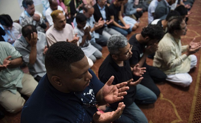 انتقال پیکر محمدعلی کلی به خانه