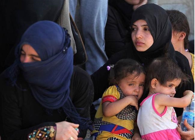 بحران در فلوجه /داعش مردم فلوجه را سپر انسانی خود قرار داده است (تصاویر) بحران در فلوجه /داعش مردم فلوجه را سپر انسانی خود قرار داده است (تصاویر)