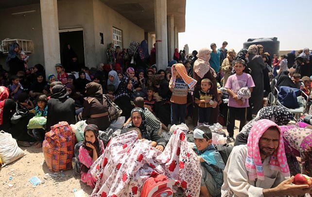 بحران در فلوجه /داعش مردم فلوجه را سپر انسانی خود قرار داده است (تصاویر) بحران در فلوجه /داعش مردم فلوجه را سپر انسانی خود قرار داده است (تصاویر)