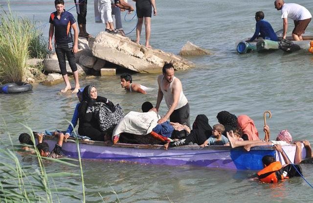 بحران در فلوجه /داعش مردم فلوجه را سپر انسانی خود قرار داده است (تصاویر) بحران در فلوجه /داعش مردم فلوجه را سپر انسانی خود قرار داده است (تصاویر)