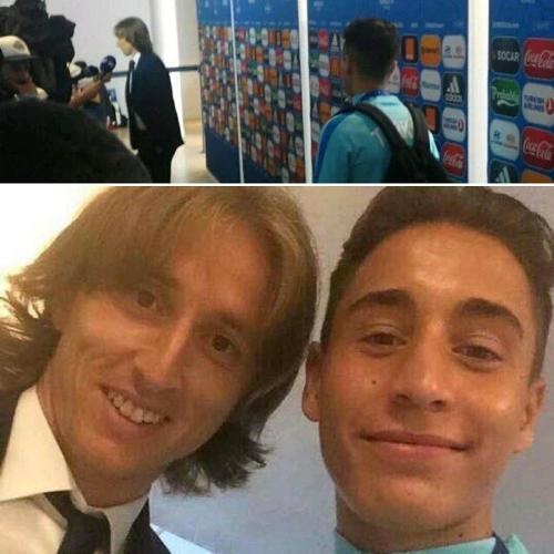 تصاویری از انتظار فوروارد 18 ساله ترک برای گرفتن سلفی با ستاره رئال تصاویری از انتظار فوروارد 18 ساله ترک برای گرفتن سلفی با ستاره رئال