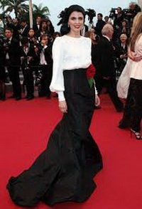 نگاهی به لباس زنان ایرانی در جشنوارهها (تصاویر) نگاهی به لباس زنان ایرانی در جشنوارهها (تصاویر)