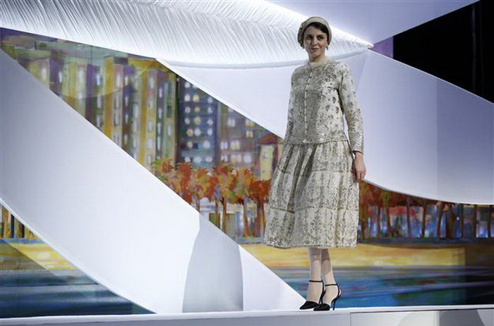 نگاهی به لباس زنان ایرانی در جشنوارهها (تصاویر) نگاهی به لباس زنان ایرانی در جشنوارهها (تصاویر)