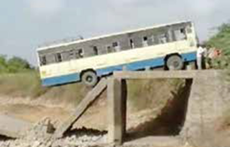 سانحه عجیب برای مسافران یک اتوبوس! (تصویر)