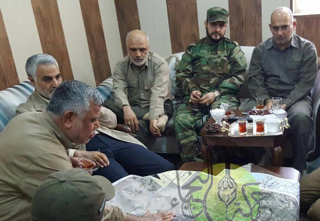 حضور سردار سلیمانی در اتاق عملیات بازپس گیری فلوجه (تصاویر) حضور سردار سلیمانی در اتاق عملیات بازپس گیری فلوجه (تصاویر)