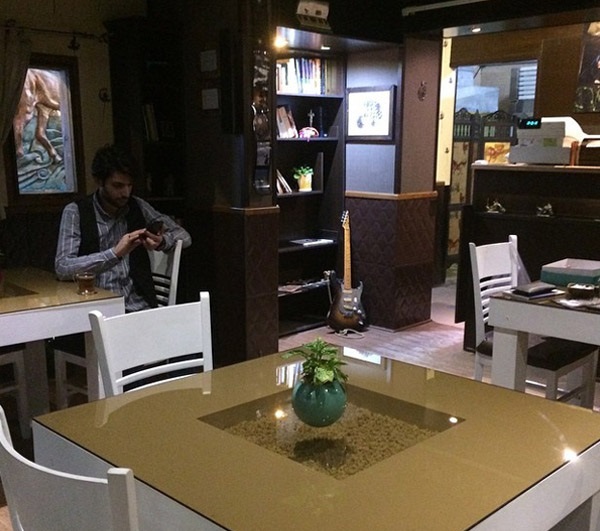 کافه شهاب حسینی چه شکلی است؟ (تصویر) کافه شهاب حسینی چه شکلی است؟ (تصویر)