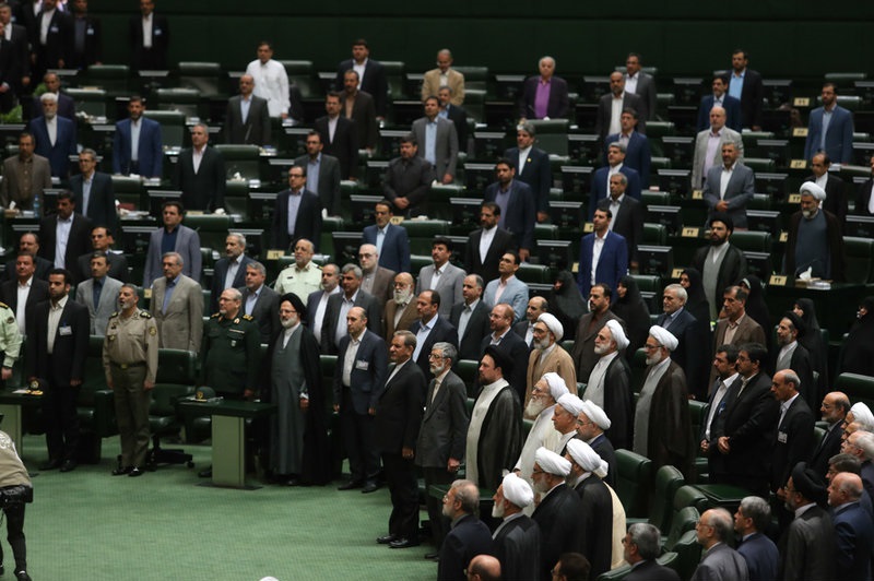 همه حواشی فرش قرمزِ بهارستان دهم همه حواشی فرش قرمزِ بهارستان دهم