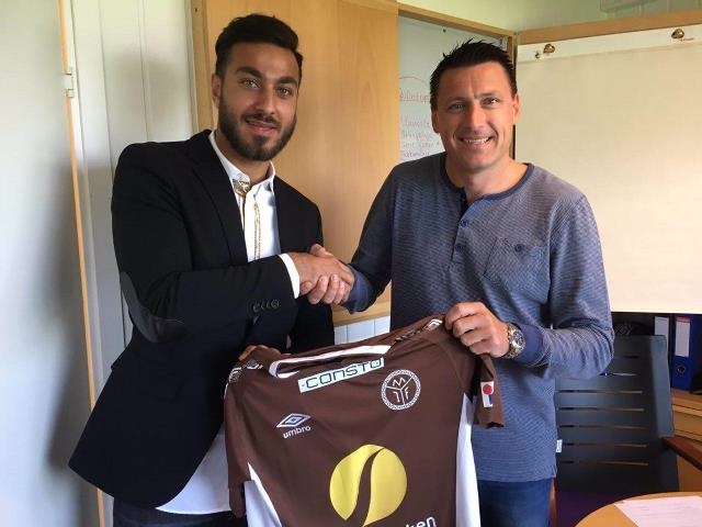 تصویری از سوشا بعد از امضای قرارداد با میوندالن