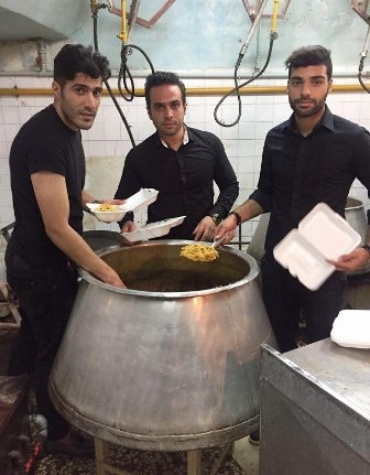 چهره محبوب قرمزها پای دیگ نذری