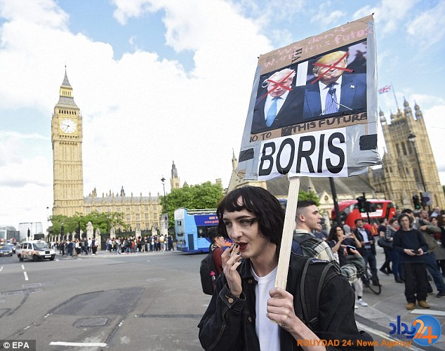 اعتراض نسل جوانتر بریتانیا: ما باید پیامدهای انتخاب شما را تحمل کنیم (تصاویر) اعتراض نسل جوانتر بریتانیا: ما باید پیامدهای انتخاب شما را تحمل کنیم (تصاویر)