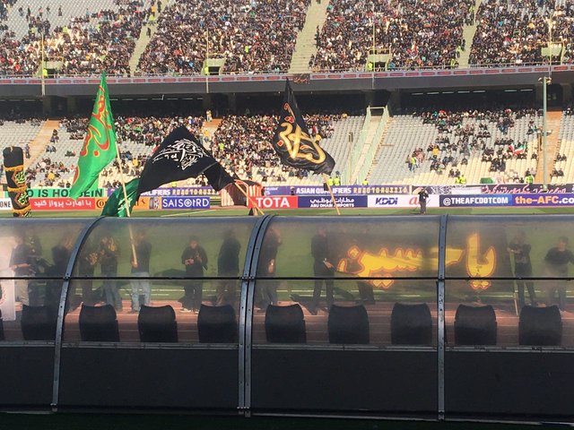 حرکت دسته‌های عزاداری در ورزشگاه آزادی مقابل چشمان ناظر AFC (تصاویر)