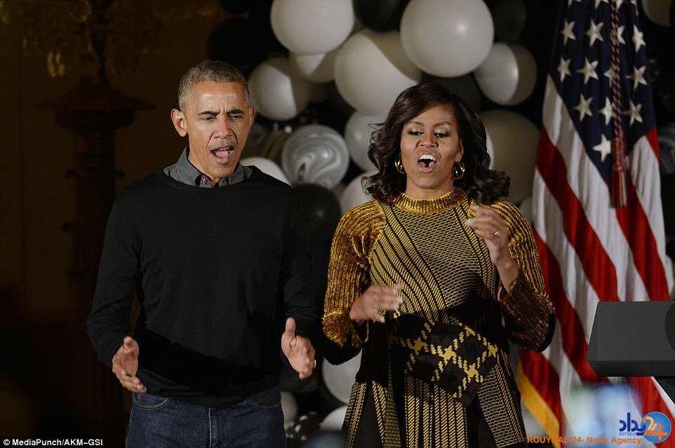 میشل و باراک اوباما میزبان میهمانی هالووین کودکان در کاخ سفید (تصاویر) میشل و باراک اوباما میزبان میهمانی هالووین کودکان در کاخ سفید (تصاویر)