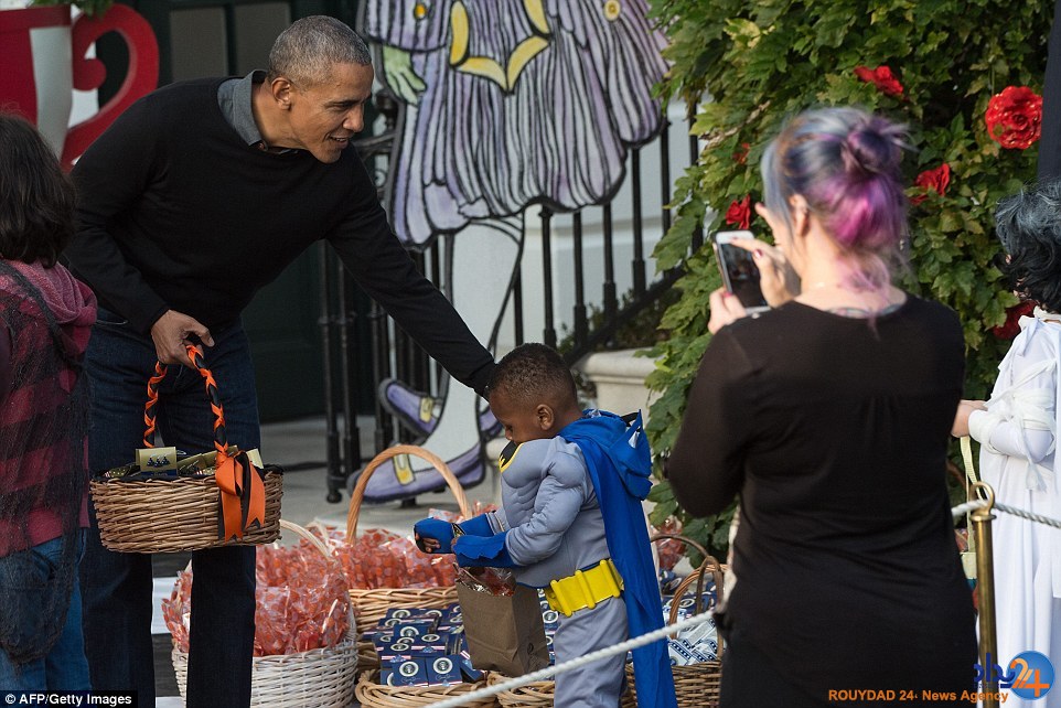میشل و باراک اوباما میزبان میهمانی هالووین کودکان در کاخ سفید (تصاویر) میشل و باراک اوباما میزبان میهمانی هالووین کودکان در کاخ سفید (تصاویر)