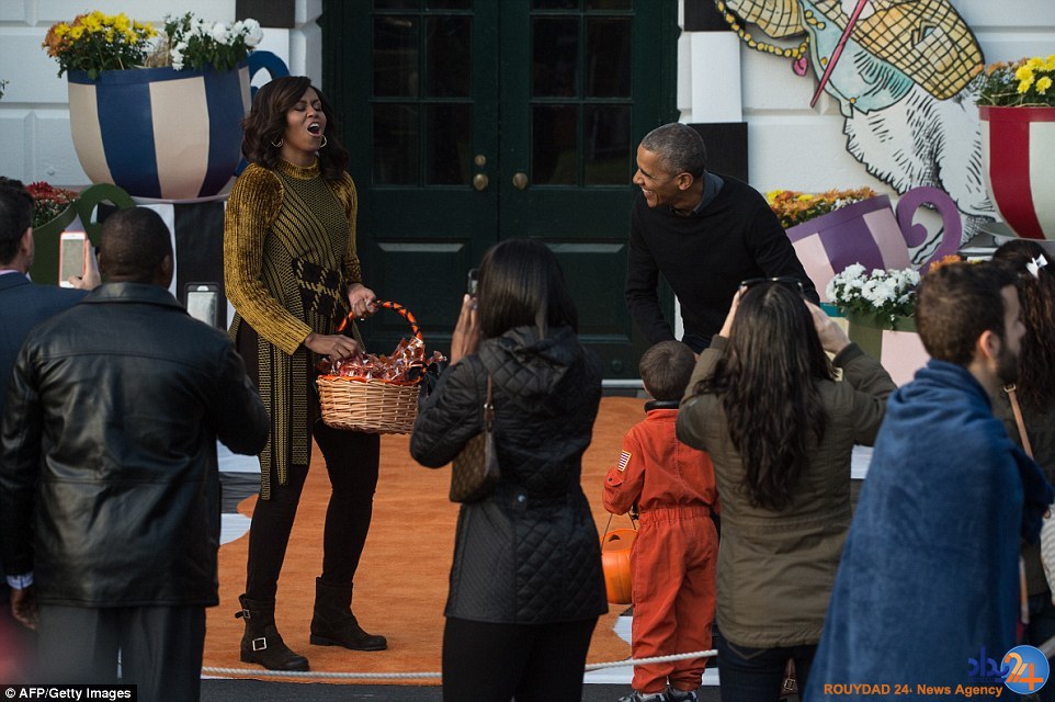 میشل و باراک اوباما میزبان میهمانی هالووین کودکان در کاخ سفید (تصاویر) میشل و باراک اوباما میزبان میهمانی هالووین کودکان در کاخ سفید (تصاویر)