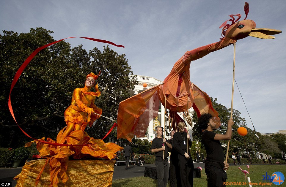 میشل و باراک اوباما میزبان میهمانی هالووین کودکان در کاخ سفید (تصاویر) میشل و باراک اوباما میزبان میهمانی هالووین کودکان در کاخ سفید (تصاویر)